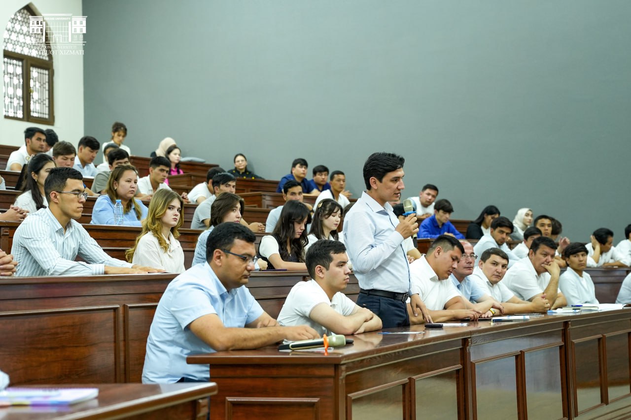 An Open Dialogue with Graduating Students Held as Part of the "Step into the Future" Project