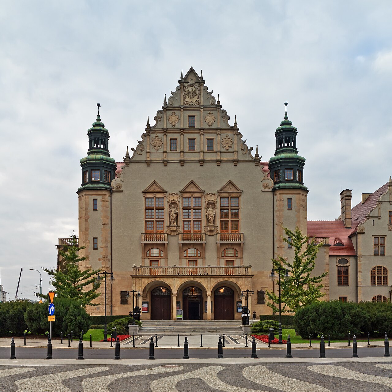 ONE SEMESTER OF FREE STUDY AT A TOP EUROPEAN UNIVERSITY!