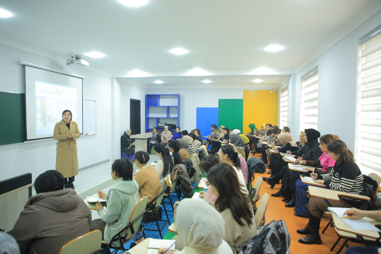 An interesting and interactive workshop on "Educational Technologies in Primary Education Institutions" was held for students of the distance learning majors!